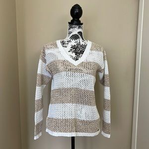 2/$20 Tommy Hilfiger V-neck linen/cotton M